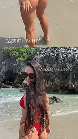 Beauty Public Chill and Fun in Sexy Bikini