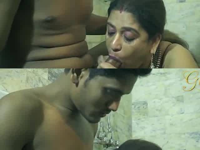 bathroom main aunty ke saath