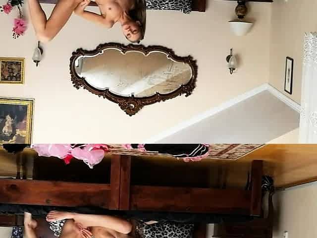 Amateur Webcam Teen Flashes Masturbates