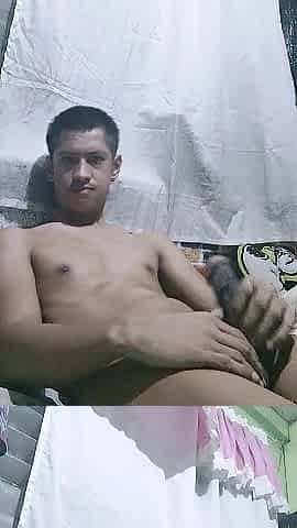 Playing my weenie untill i cum (Nilaro ko tite ko hanggang labasan).