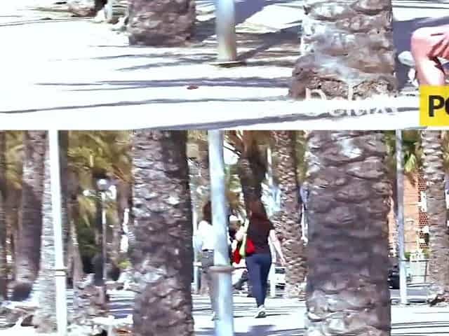 Brunette hair whore Samia Christal enjoys anal sex outdoor