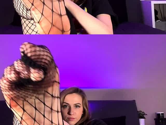 e girl sucks her toes