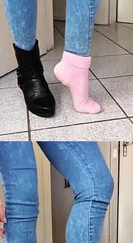 Petite redhead enjoys foot fetish session
