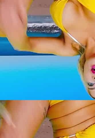 Hot Colombian Shows You Her Ass on the Beach