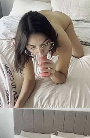 Hawt hotty suck a sextoy and play with her soaked vagina