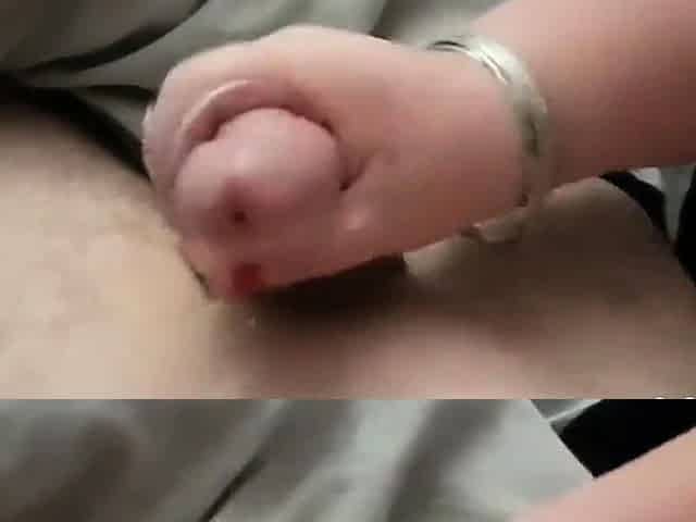 Norsk MILF gir en steamy handjob