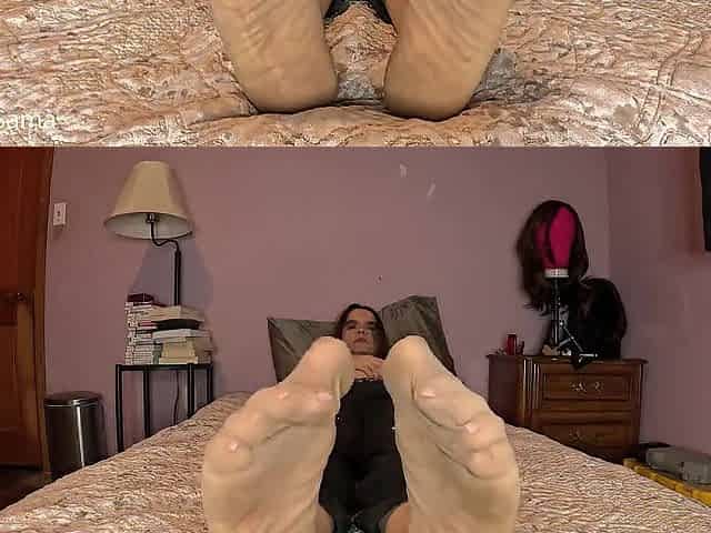 Jerk off to my nylon feet