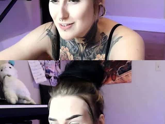 Brunette solo masturbation on webcam