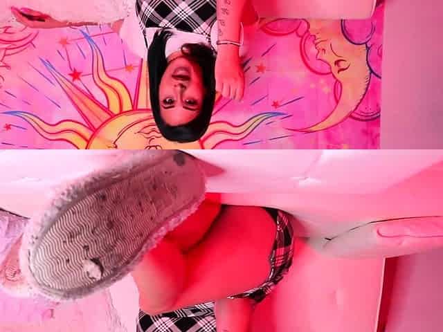 Solo masturbation and the foot fetish