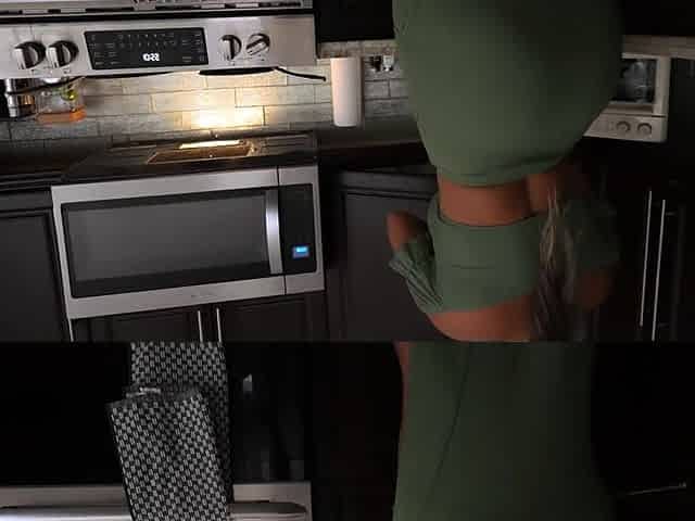 OMG! MY BIG BOOTY STEPMOM LET ME GIVE HER A HUGE FACIAL