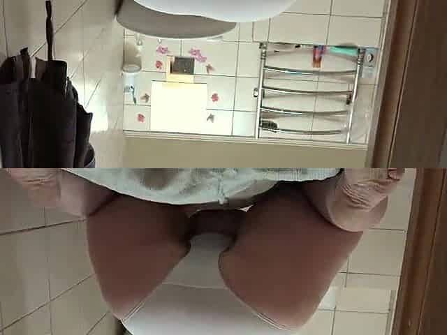 A obese angel pees in her pants doggy style. Amateur impure fetish with urine. PAWG.