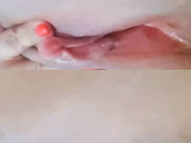 Look at the vagina of that lascivious mother i'd like to fuck.