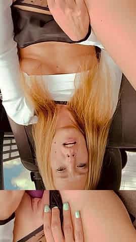 Blonde solo toying