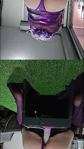 Sissy Lola en Underware Hot violette S'amuse sur son God bite de licorne