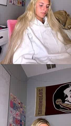 Amateur Webcam Cute Teen Plays Solo with Big Dildo