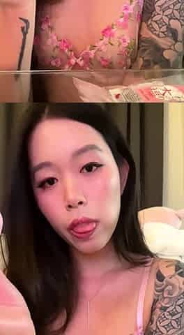Amateur Webcam Cute Teen Plays Solo with Big Dildo