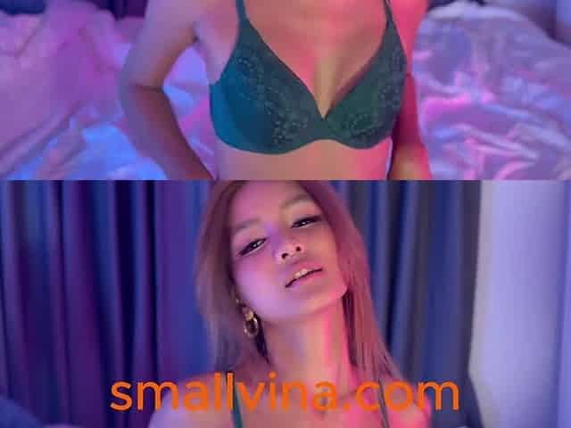 Amateur Solo Small Bouncing Her Butt For U
