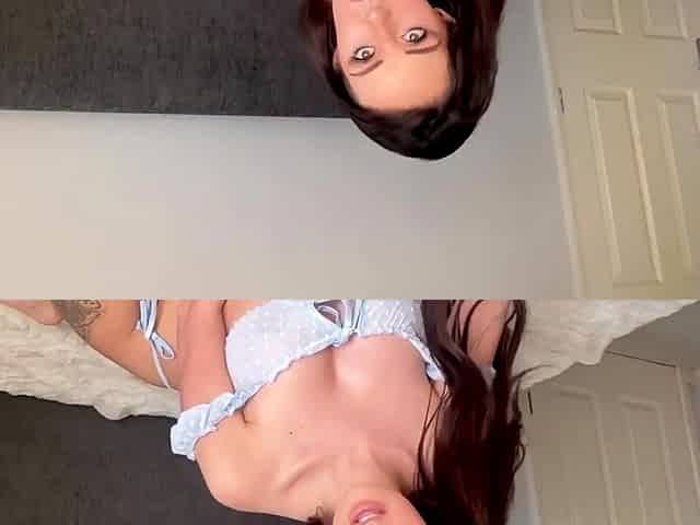 Gorgeous bigitted babe teasing tinycocks