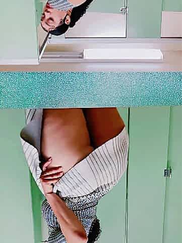 1st Day: Intern Squirting in Fresh Office
