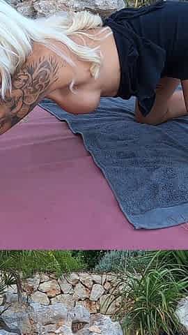 Horny Blonde Plays on the Pussy