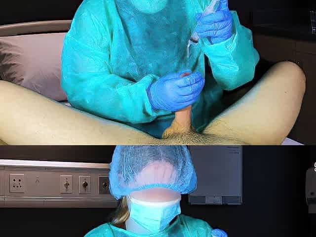 The Doctor Took the Patient's Goo Example in Hospital