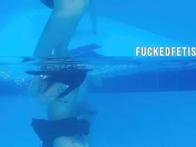 Slender gals pool underwater fetish lesbo