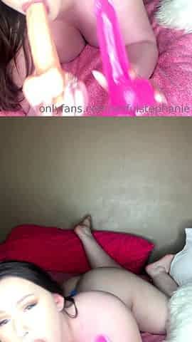 Amateur brunette double toying on webcam