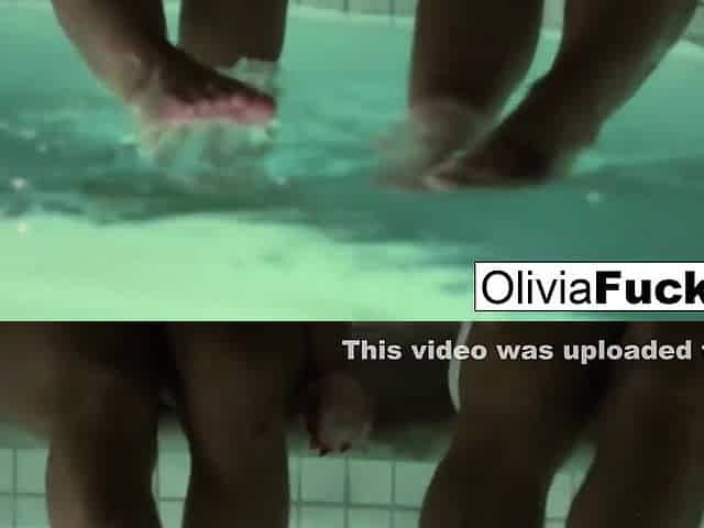 Olivia Austin In Two Hot Blondes Play In The Jacuzzi