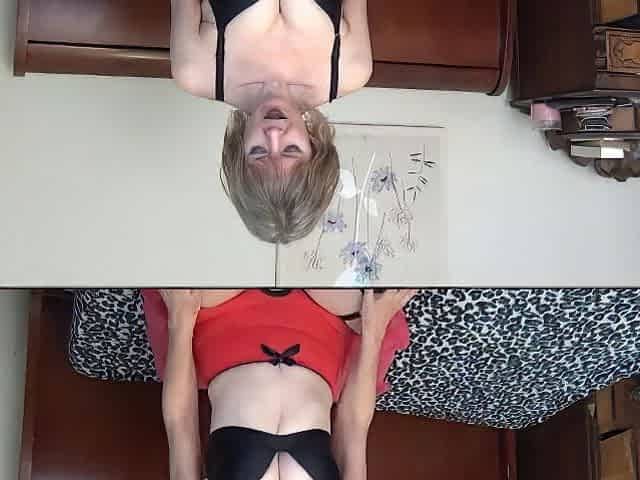 Cougar Flashes U her Cunt