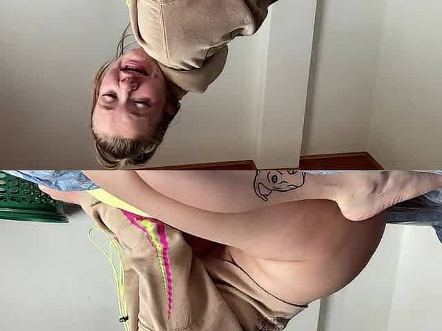 Large butt white gal humps pillow until climax
