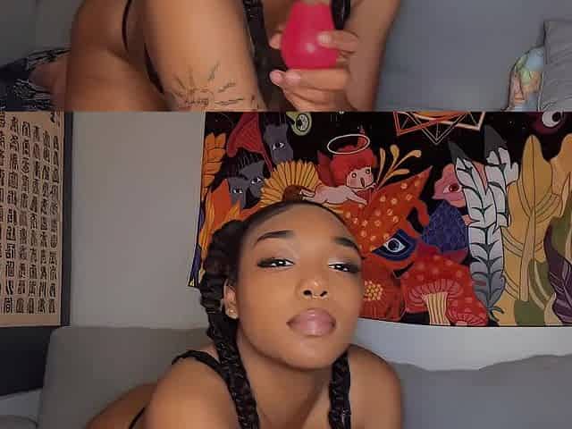 Tripfxiry plays with her gorgeous cunt