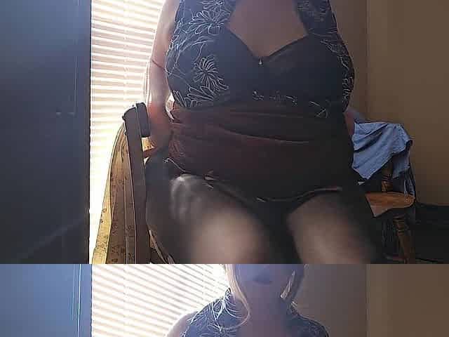 Seduced my boss , by not wearing pants .