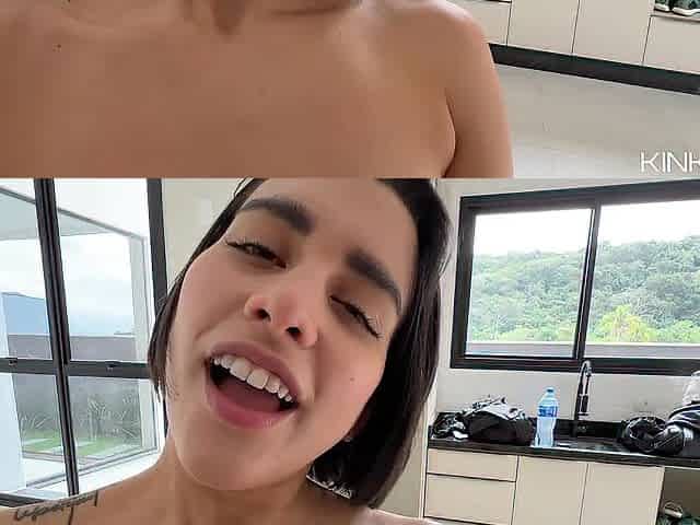 Hawt Brunette hair gets Nude and shows her Sucking Skills