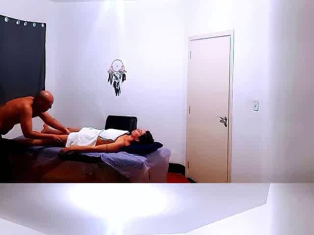 Client seduces masseur in the massage room.