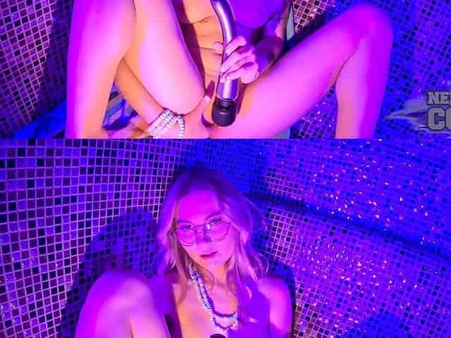 Blondie Luana Jilling In The Hot Sauna Vibing Her Pussy To Orgasm