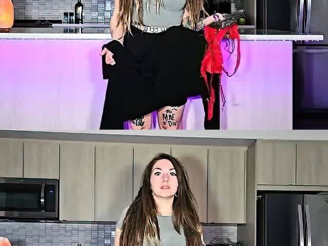 Spookybunz Twin makes you her sissy stand in