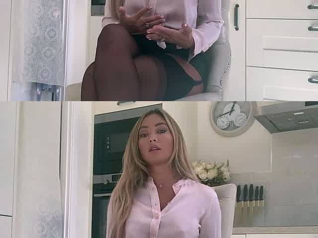 Alluring Blonde Babe with Pink Pussy Masturbate on Cam