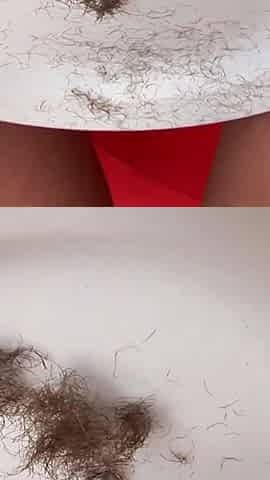 Hot MILF shaves her pussy