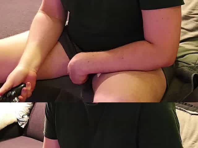 Hunk Desperation whilst Gaming - Pissing and Cumming on my Daybed!