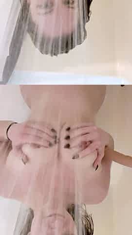 Big boob brunette masturbates on webcam
