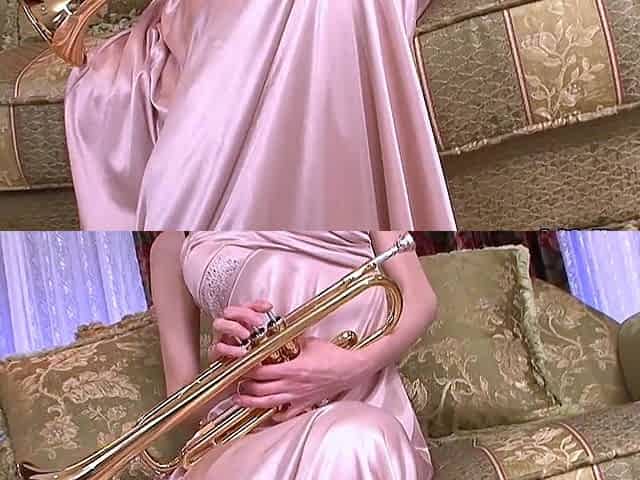 Skinny Girl Scream While Rubbing Pussy