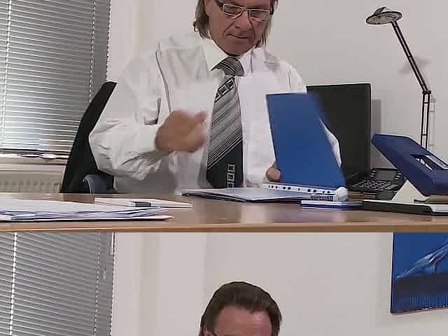 Blond hotty screwed in the office