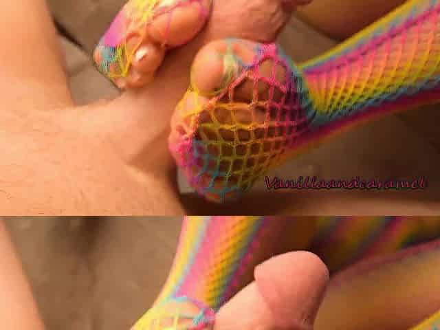 Hot Playgirl Gives Footjob During the time that Playing With Her Vagina - Amateur Vanillaandcaramel