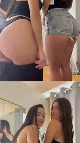 Esposa Heyya and Laurencat Two Hot Girls Kissing Each Other