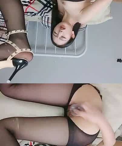Japanese teens pussy toying