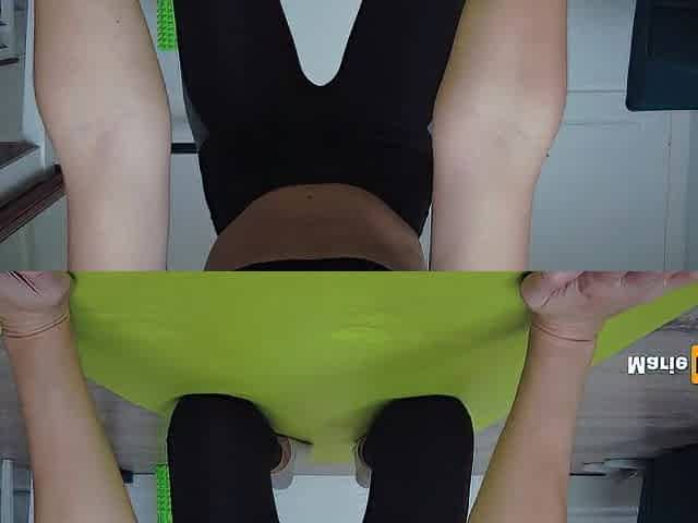 Gal in gym leggings does exercises and then humping a roller until climax