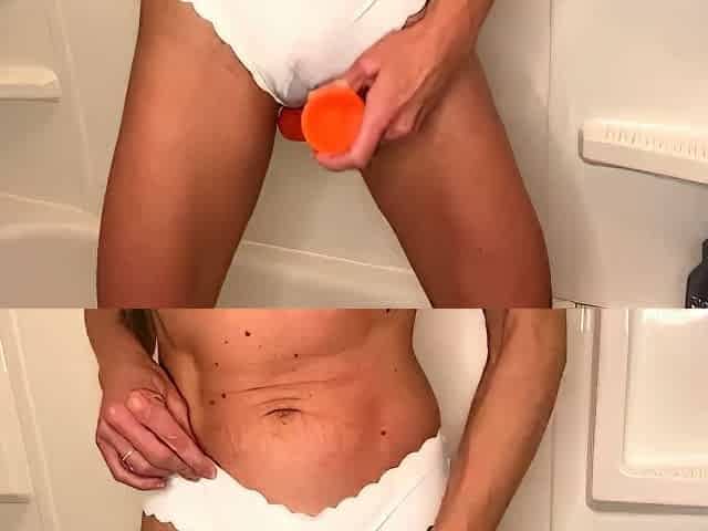 Jodislips - Peeing And Playing In The Tub