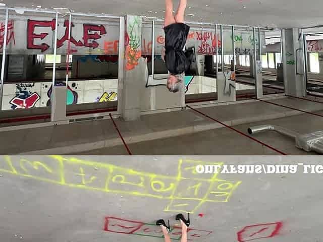 Shaving snatch in an abandoned building Risk public