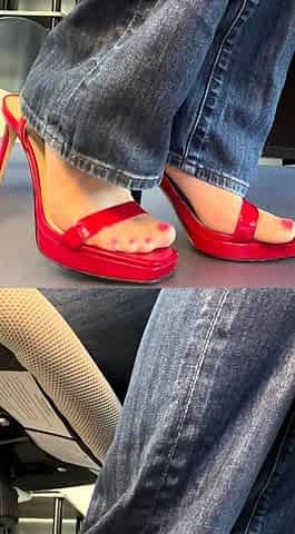 Amateur Foot Fetish Girlfriend Sucks and gives a Footjob
