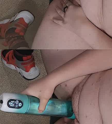 Transman is awesome at riding his vibrator and peeing in the end of clip